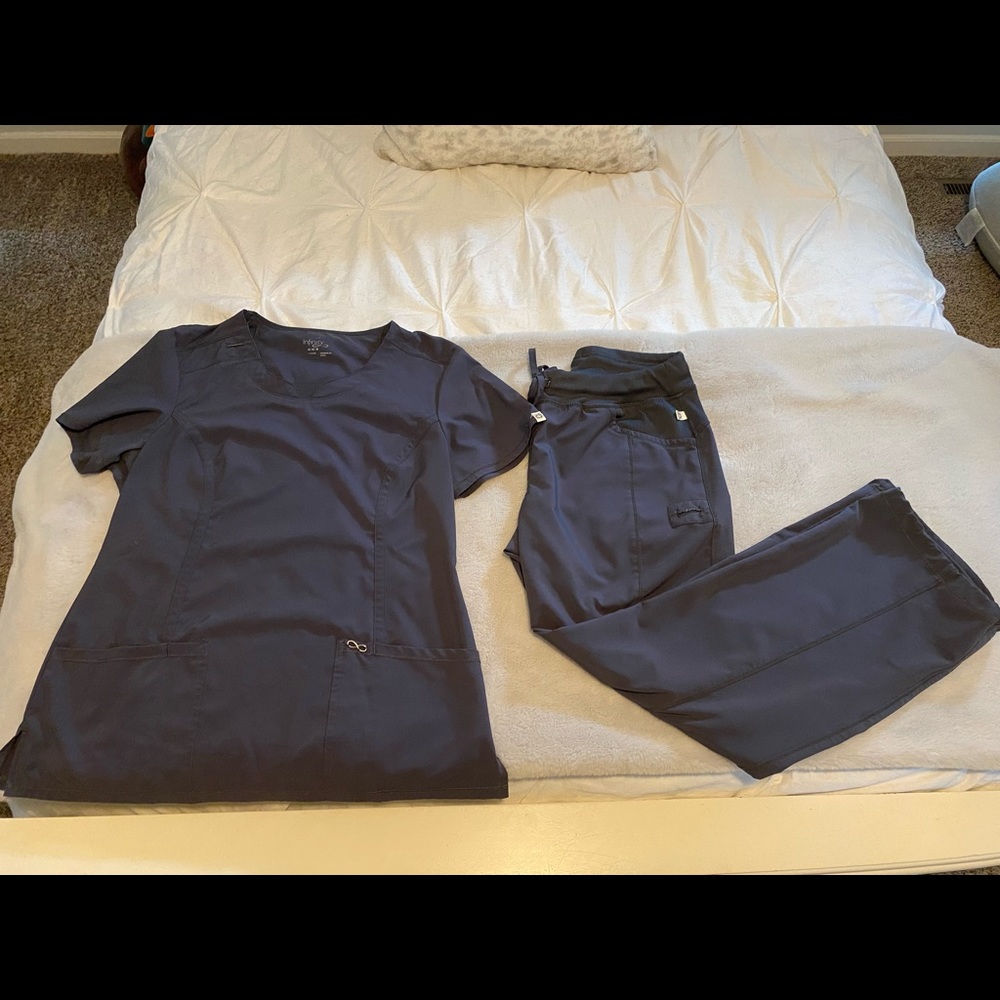 Cherokee Infinity Scrub Set